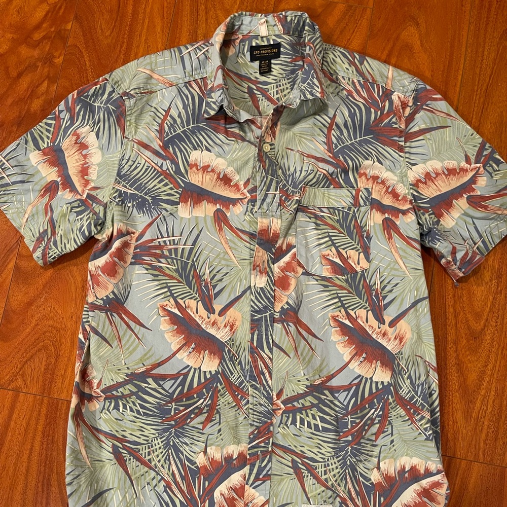 Urban Outfitters Hawaiian/Flower Shirt Size: Medium